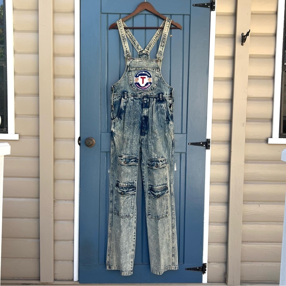 Vintage 80s Troop, Overall Acid wash with 
flap pockets on the legs Men Size  M